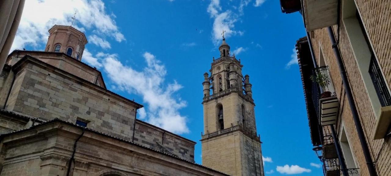 Casa De La Abuela Vandrarhem Los Arcos Exteriör bild